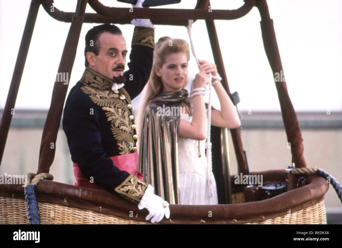 MANNEQUIN: ON THE MOVE (1991) MANNEQUIN 2 (ALT) TERRY KISER, KRISTY SWANSON MAN2 006 Stock Photo