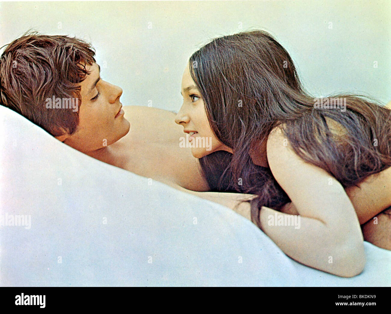 ROMEO AND JULIET (1968) LEONARD WHITING,OLIVIA HUSSEY RMJ 022FOH Stock Photo