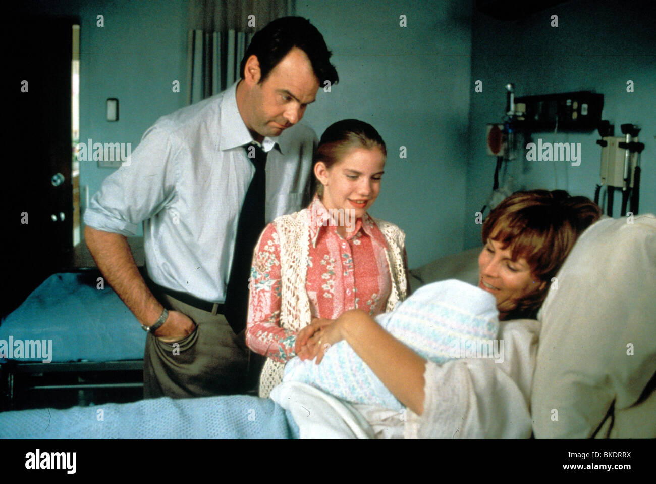 MY GIRL II (1994) MY GIRL 2 (ALT) DAN AYKROYD, ANNA CHLUMSKY, JAMIE LEE CURTIS MG2 094 Stock Photo