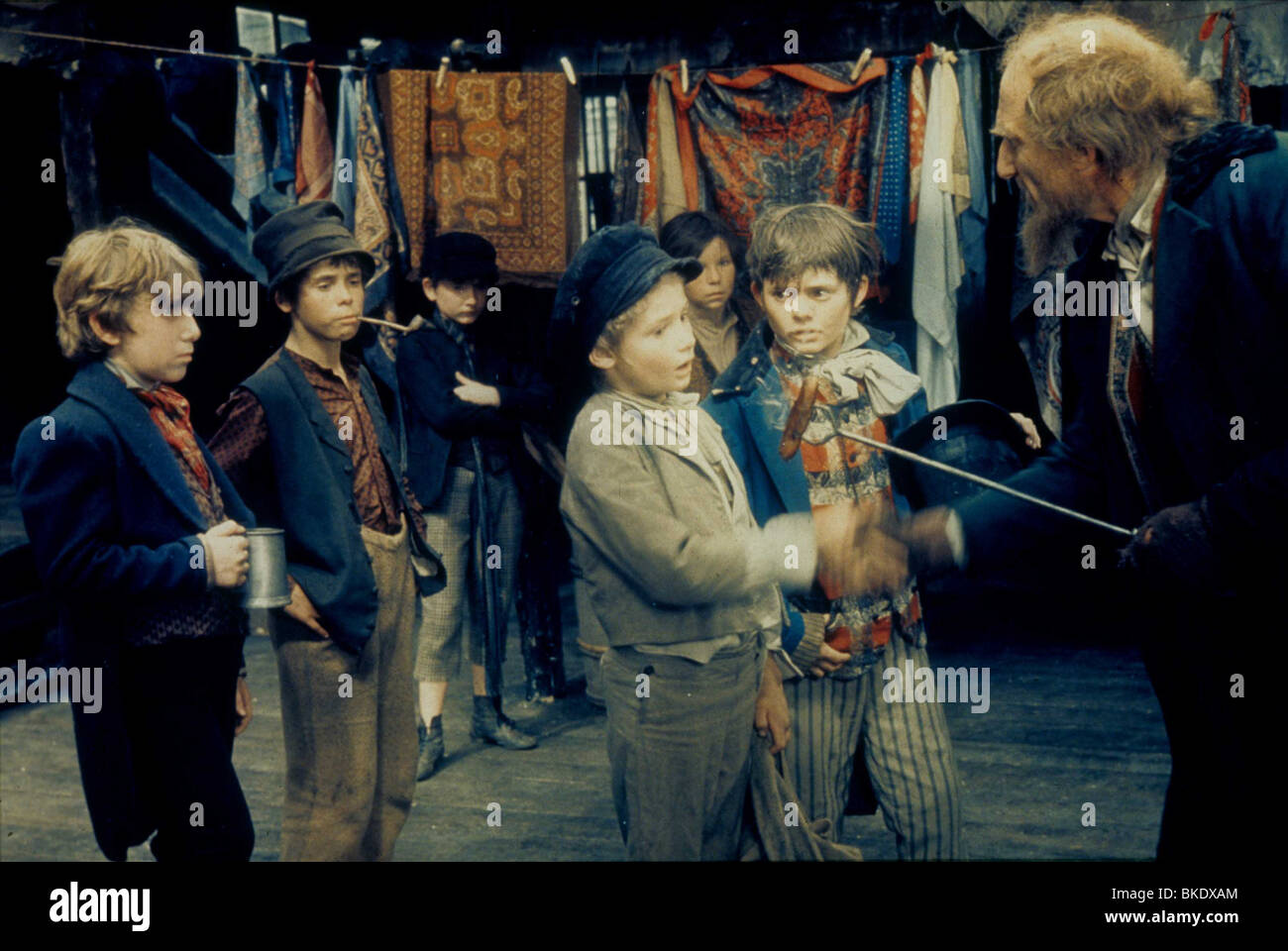 OLIVER 1968 MARK LESTER JACK WILD RON MOODY OLI 023 Stock Photo Alamy oliver-1968-mark-lester-jack-wild-ron-moody-oli-023-stock-photo-alamy