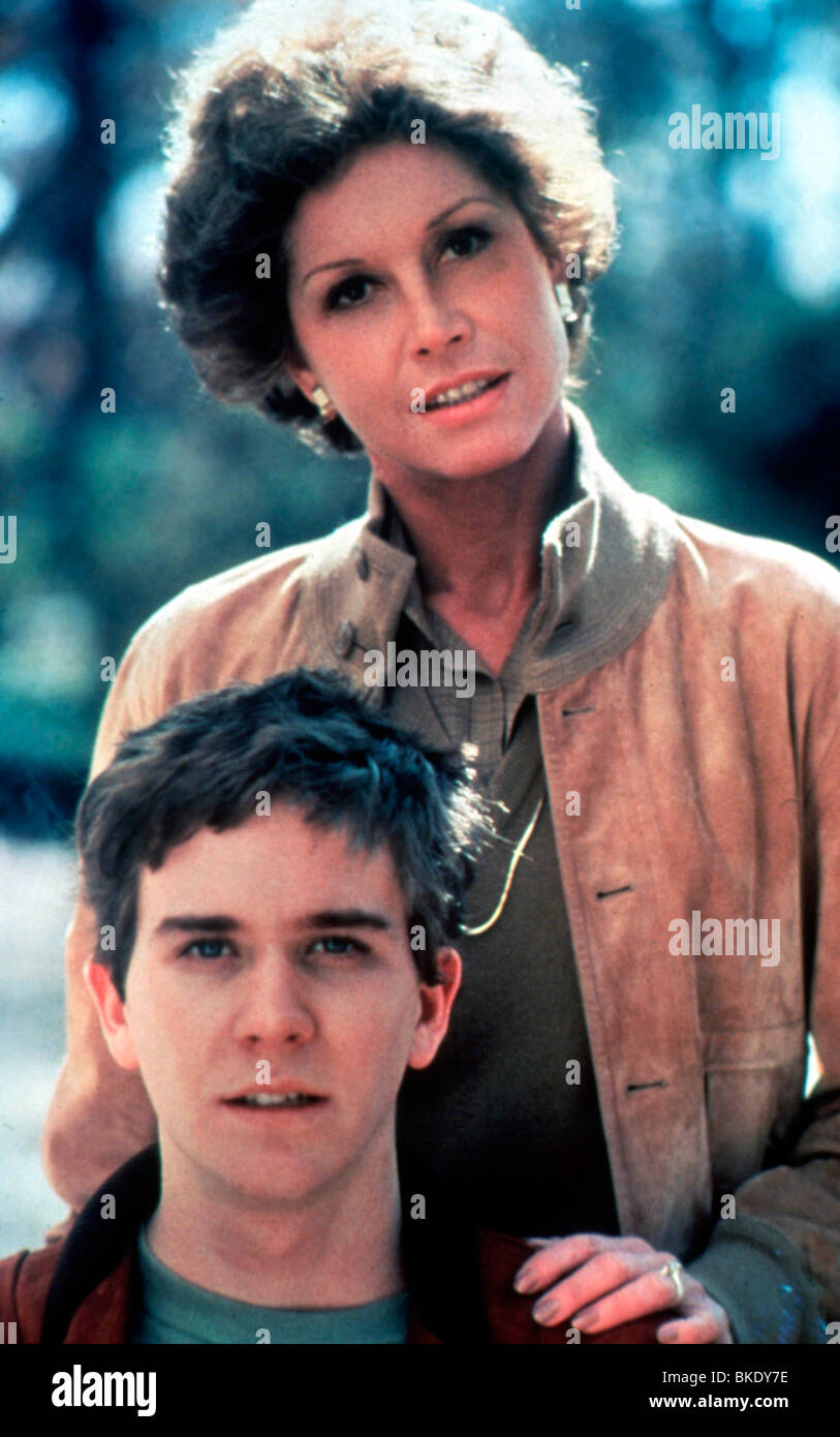 ORDINARY PEOPLE (1980) TIMOTHY HUTTON, MARY TYLER MOORE ORPE 030 Stock Photo