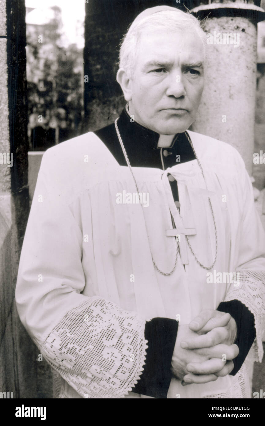 POPE JOHN PAUL II (TVM - 1984) THE POPE (ALT) ALBERT FINNEY POPE 001P Stock  Photo - Alamy