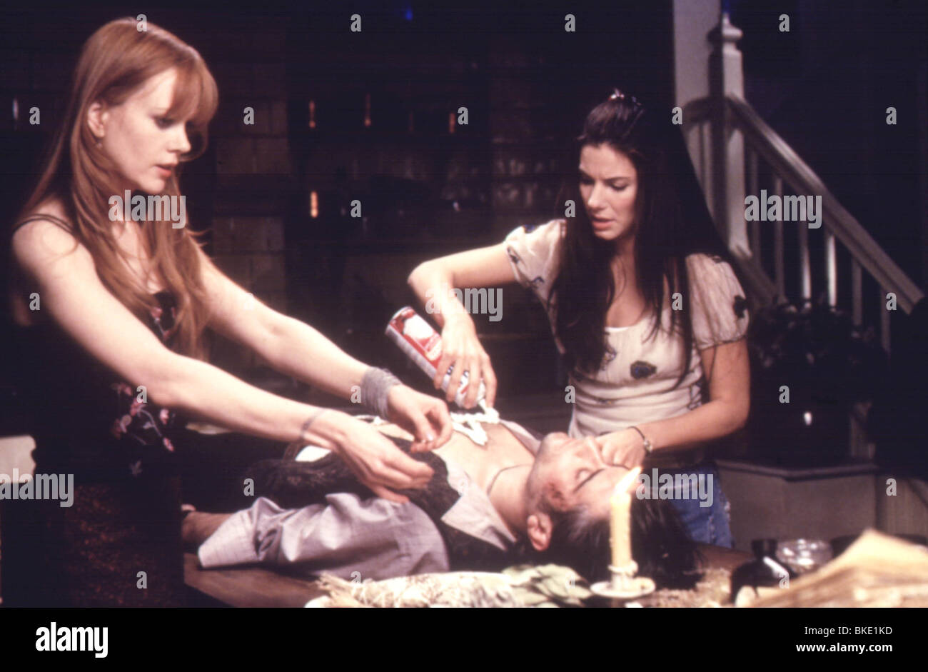 PRACTICAL MAGIC (1999) NICOLE KIDMAN, GORAN VISNJIC, SANDRA BULLOCK PRMG 004 Stock Photo