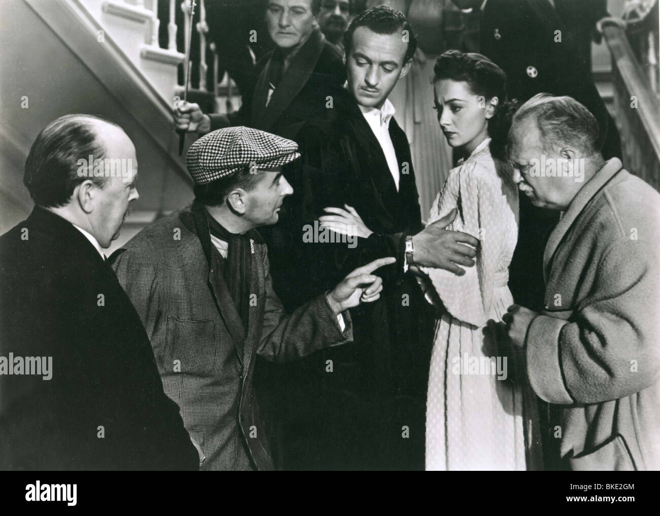 RAFFLES (1940) DUDLEY DIGGES, PETER GODFREY, DAVID NIVEN, OLIVIA DE HAVILLAND, LIONEL PAPE RFF 004P Stock Photo