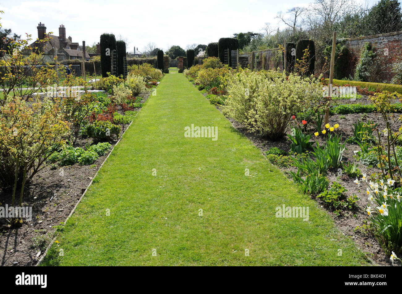 Garden with lawn garden beds hi-res stock photography and images - Alamy