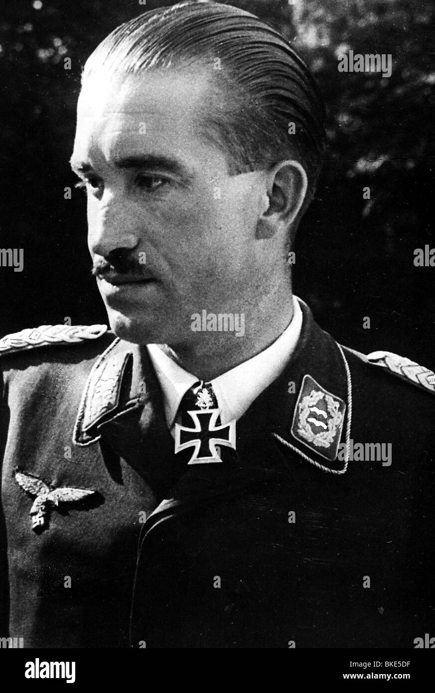 Galland, Adolf, 19.3.1912 - 9.2.1996, German fighter pilot, portrait, as major after receiving the Knight's Cross with Oak Leaves, 25.9.1940, Stock Photo