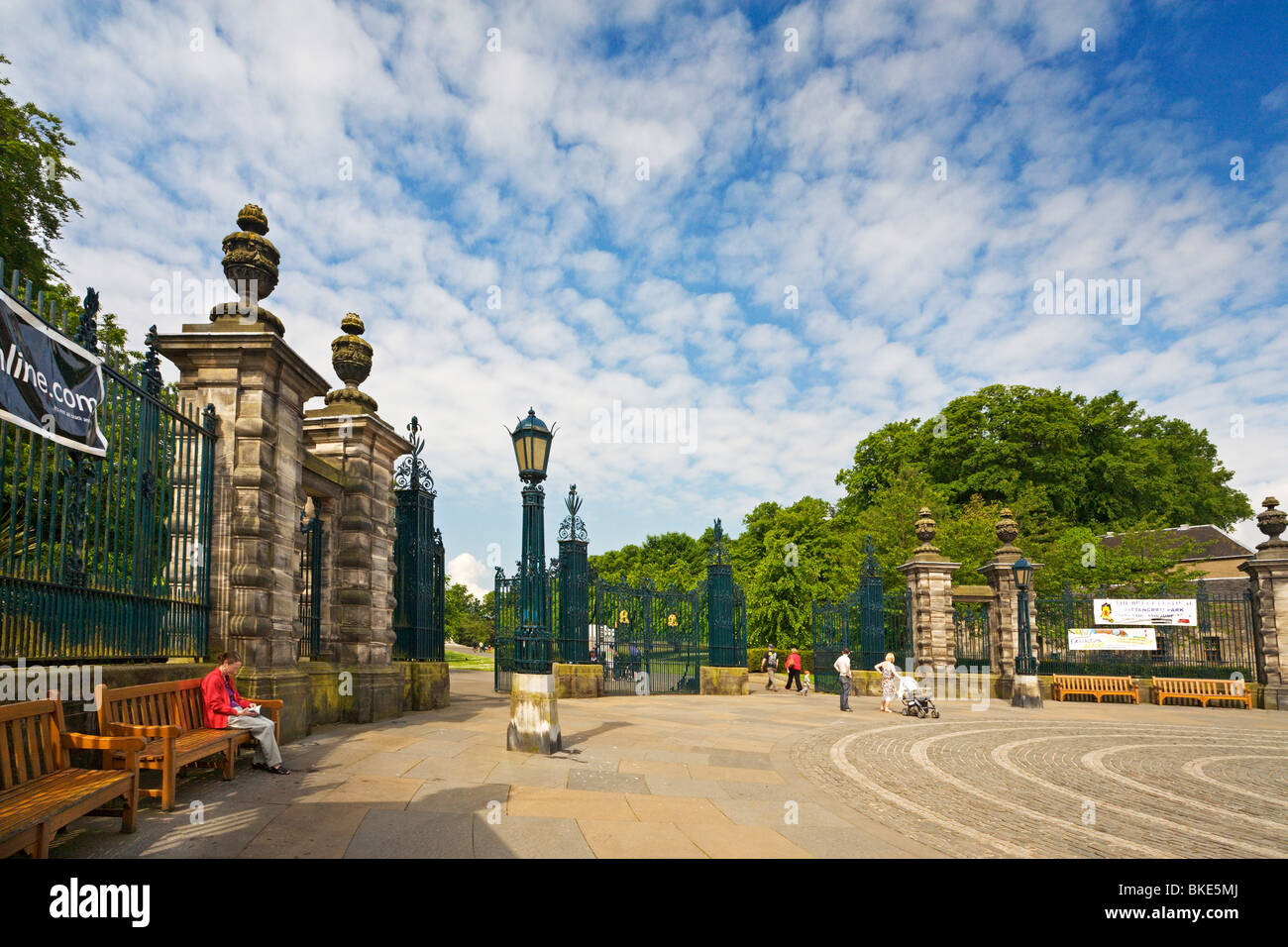 Louise Carnegie Gates, Pittencrieff Park, Dunfermline Stock Photo Alamy