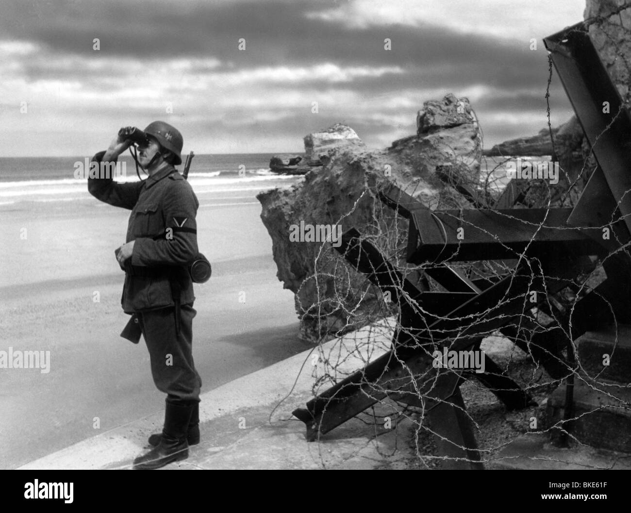 events, Second World War / WWII, France, Atlantic Wall, German sentry at the beach, French west coast near Biarritz, 28.4.1943, Stock Photo