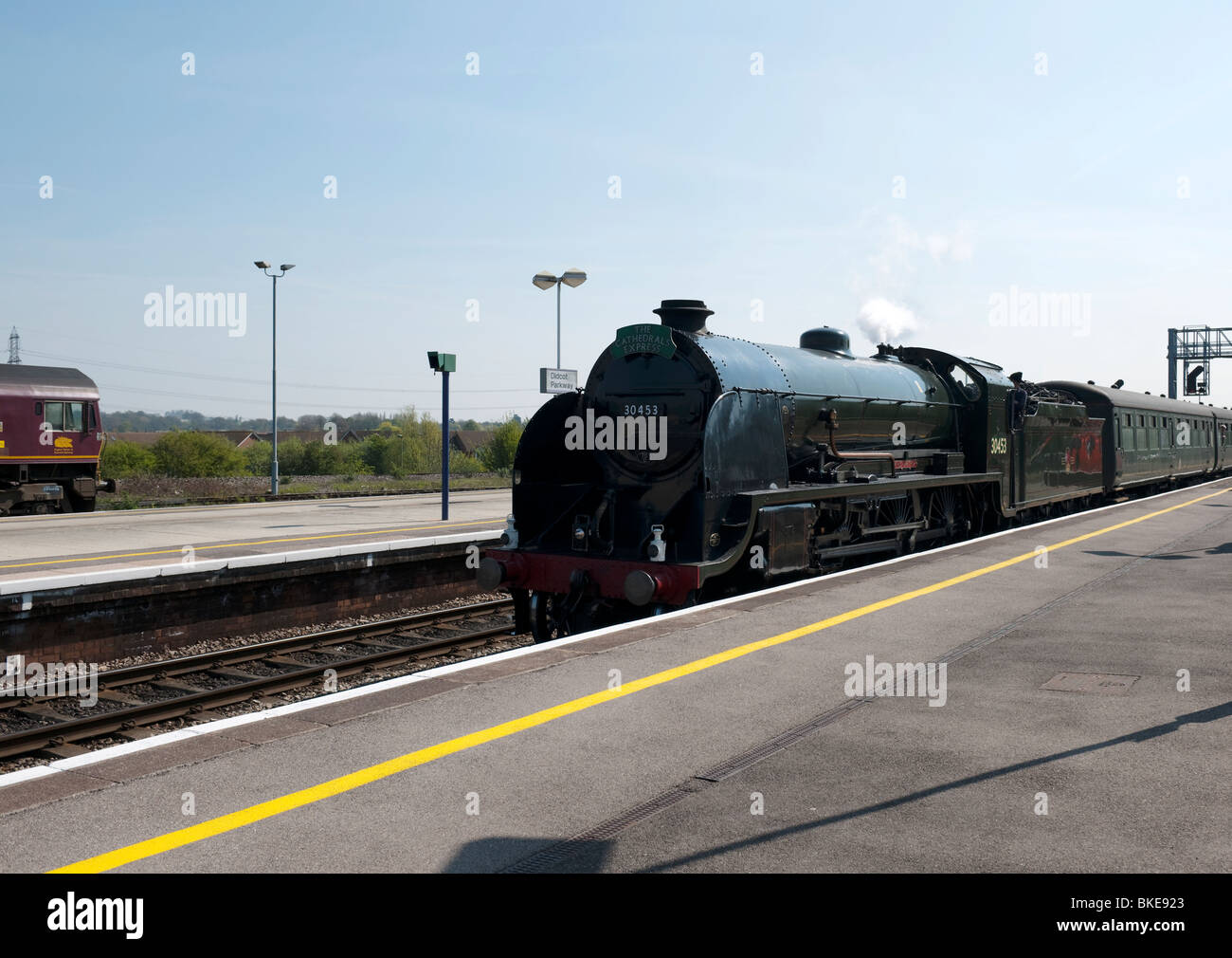 Southern Railway King Arthur Class Locomotive at Didcot Parkway Station with Excursion Train UK -2 Stock Photo