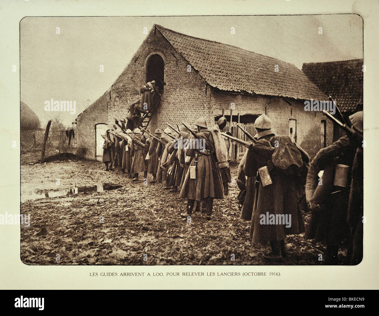 WW1 Belgian soldiers arrive at farm in Lo and enter stable to sleep in West Flanders during the First World War One, Belgium Stock Photo