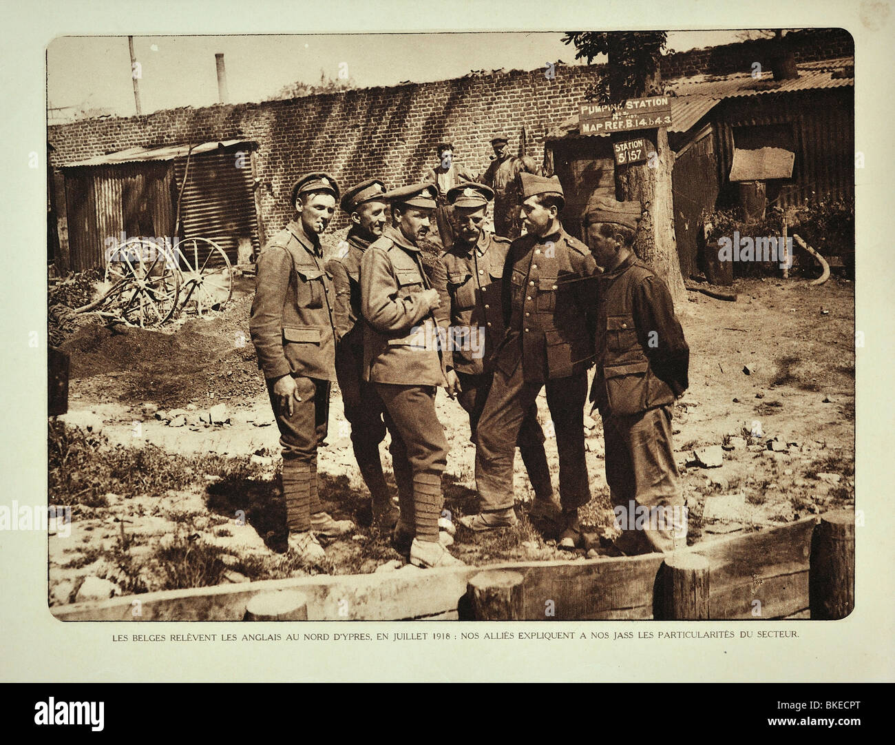 English and Belgian WWI soldiers meeting during relief at Ypres / Ieper in West Flanders during the First World War One, Belgium Stock Photo
