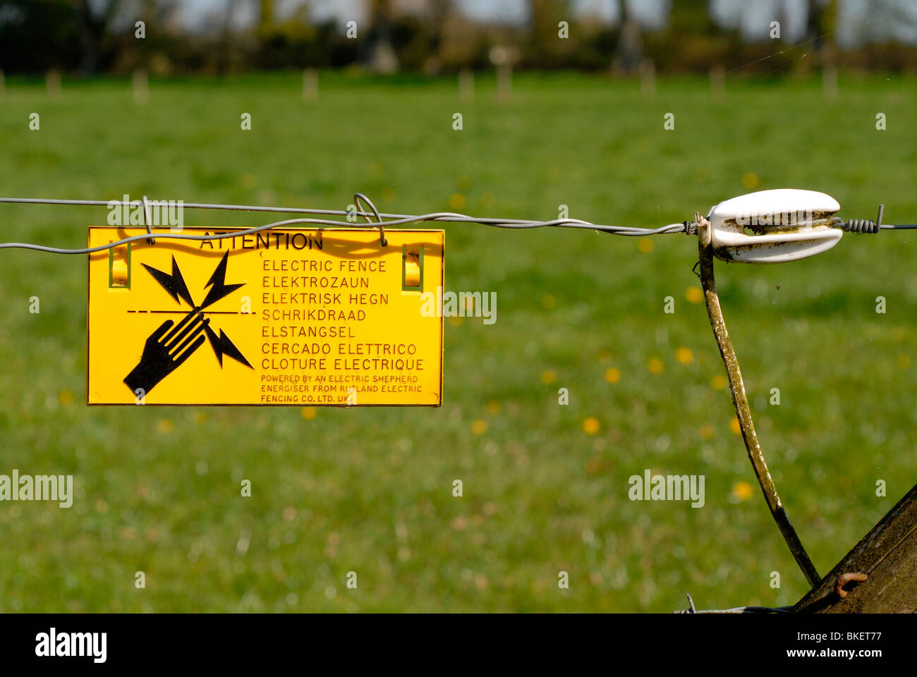Electric fence warning sign Stock Photo Alamy