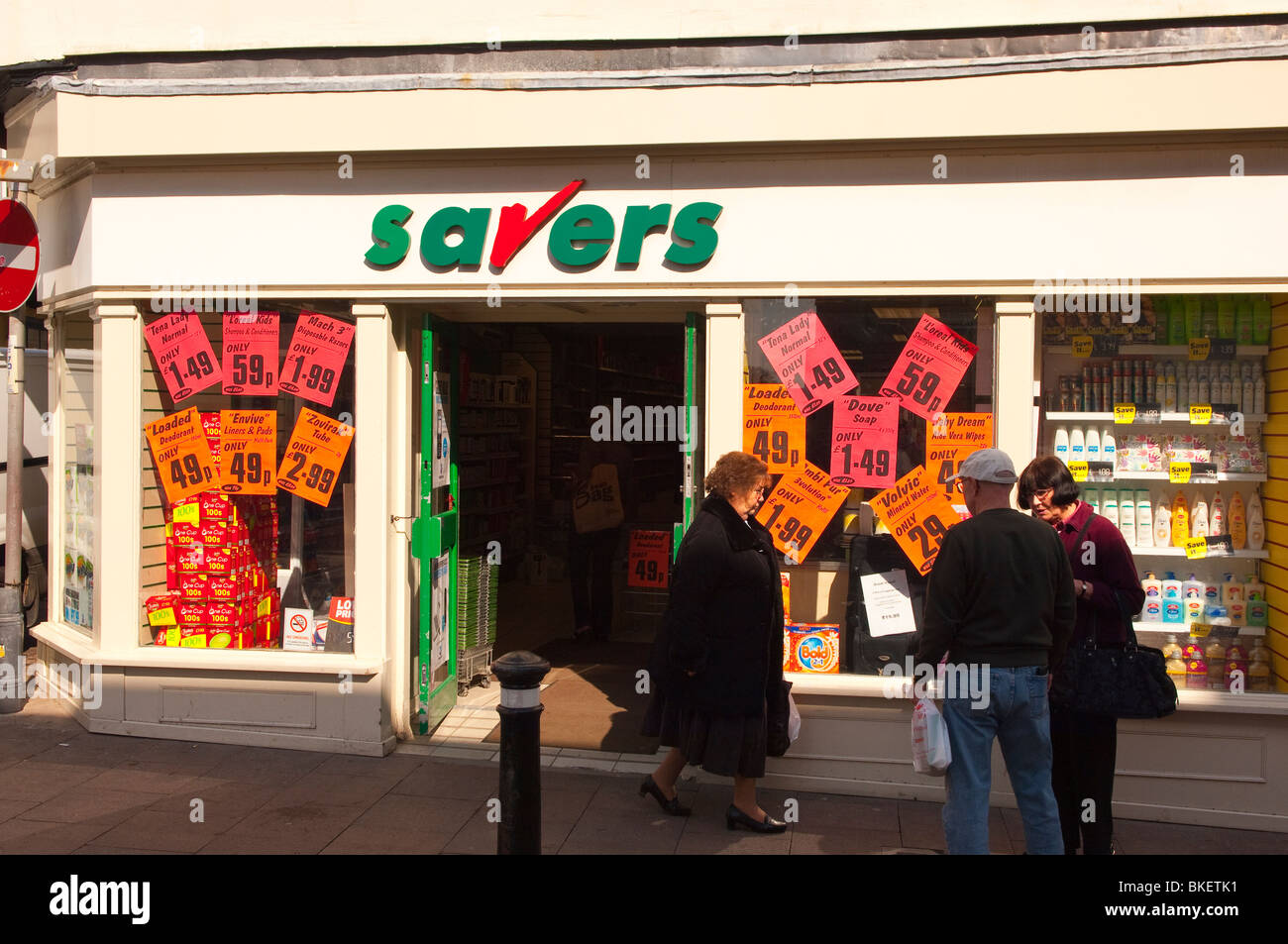 Cheap shop hires stock photography and images Alamy