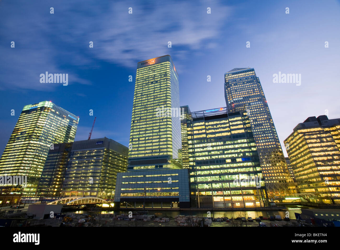 Hsbc bank building office block hi-res stock photography and images - Alamy