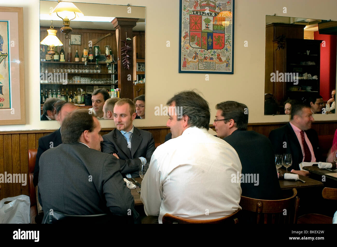 Paris, France, French Businessmen Eating Lunch in Basque Region Restaurant, 'Ami Jean', european restaurant interior bistrot Stock Photo
