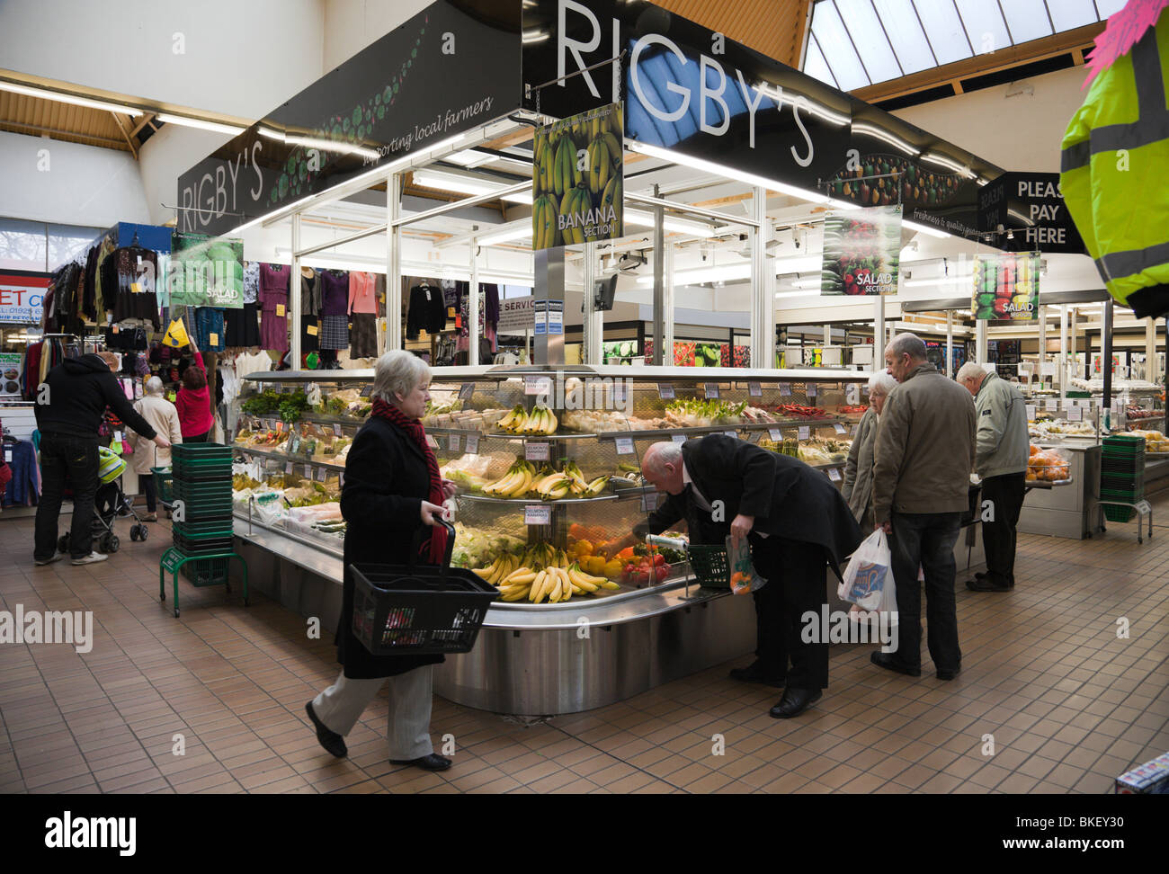 Warrington, Cheshire, England, Britain. Fruit and vegetables stall in indoor market hall Stock Photo