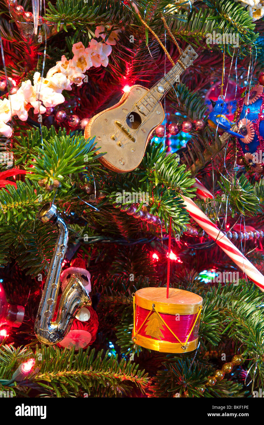 Musical instrument christmas tree ornaments hires stock photography Christmas Instruments