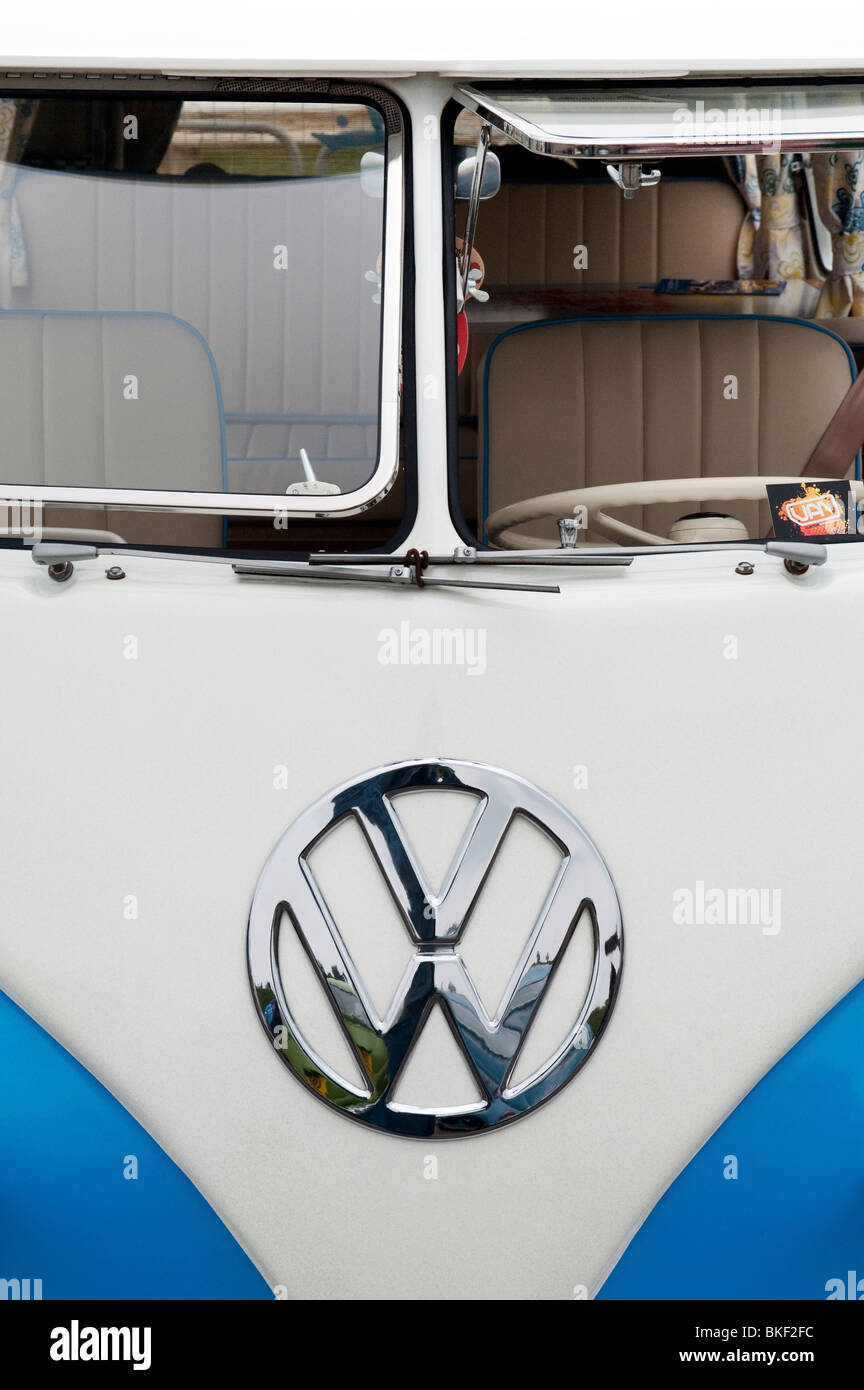 Vw Split Screen Vector VW Volkswagen camper van, split screen, abstract Stock Photo - Alamy