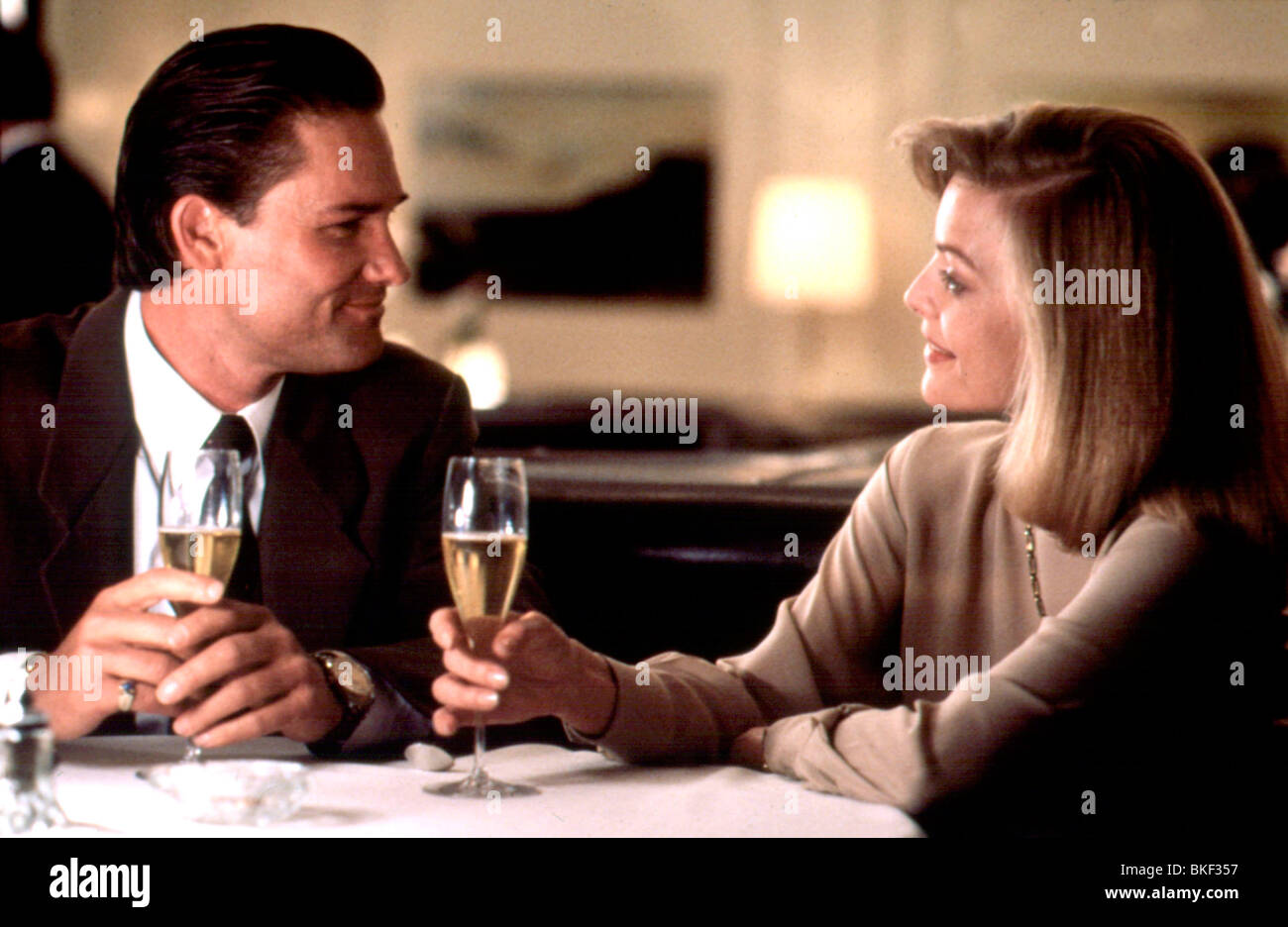 TEQUILA SUNRISE (1988) KURT RUSSELL, MICHELLE PFEIFFER TQS 007 Stock