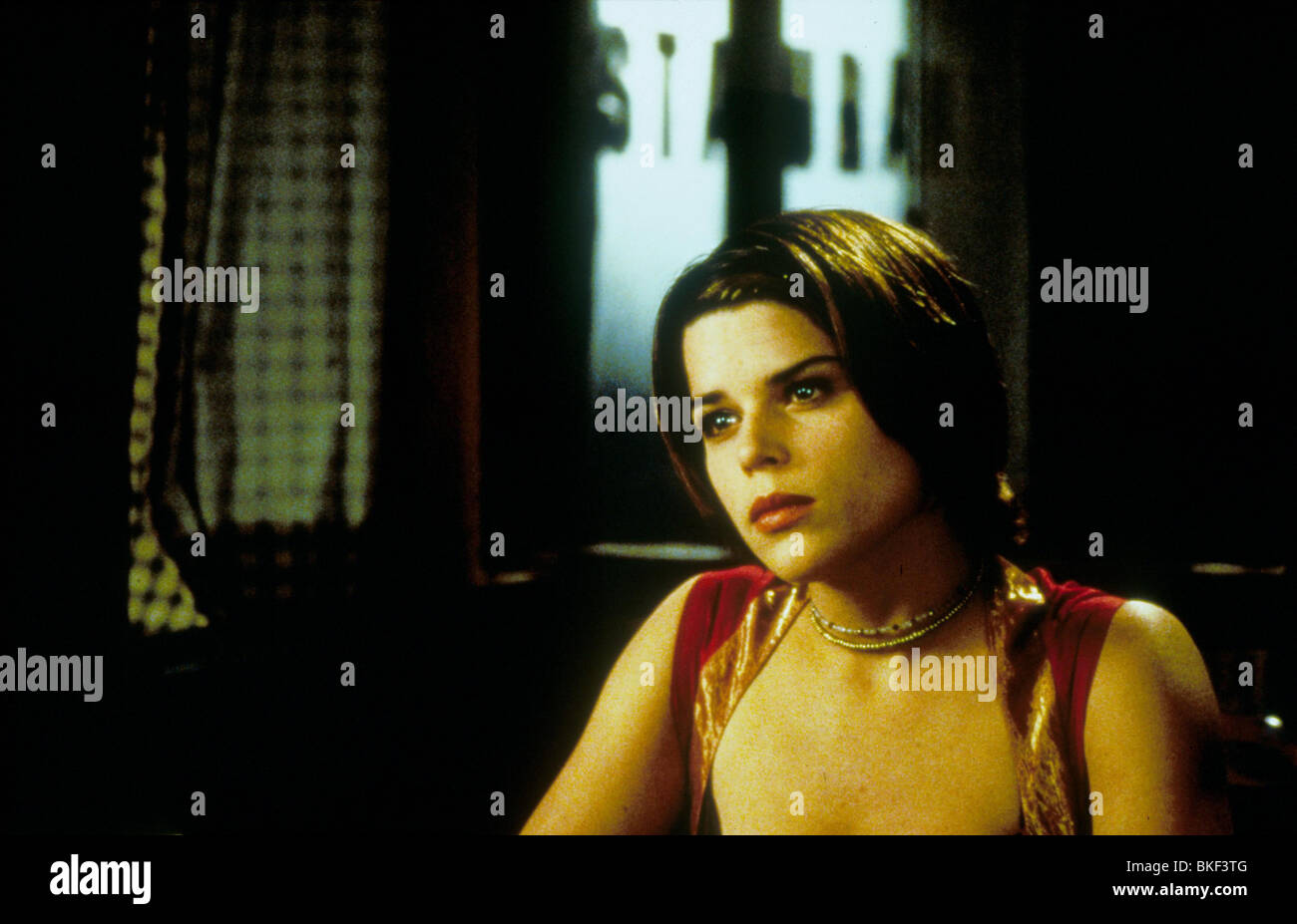 Neve campbell 1999 hi-res stock photography and images - Alamy