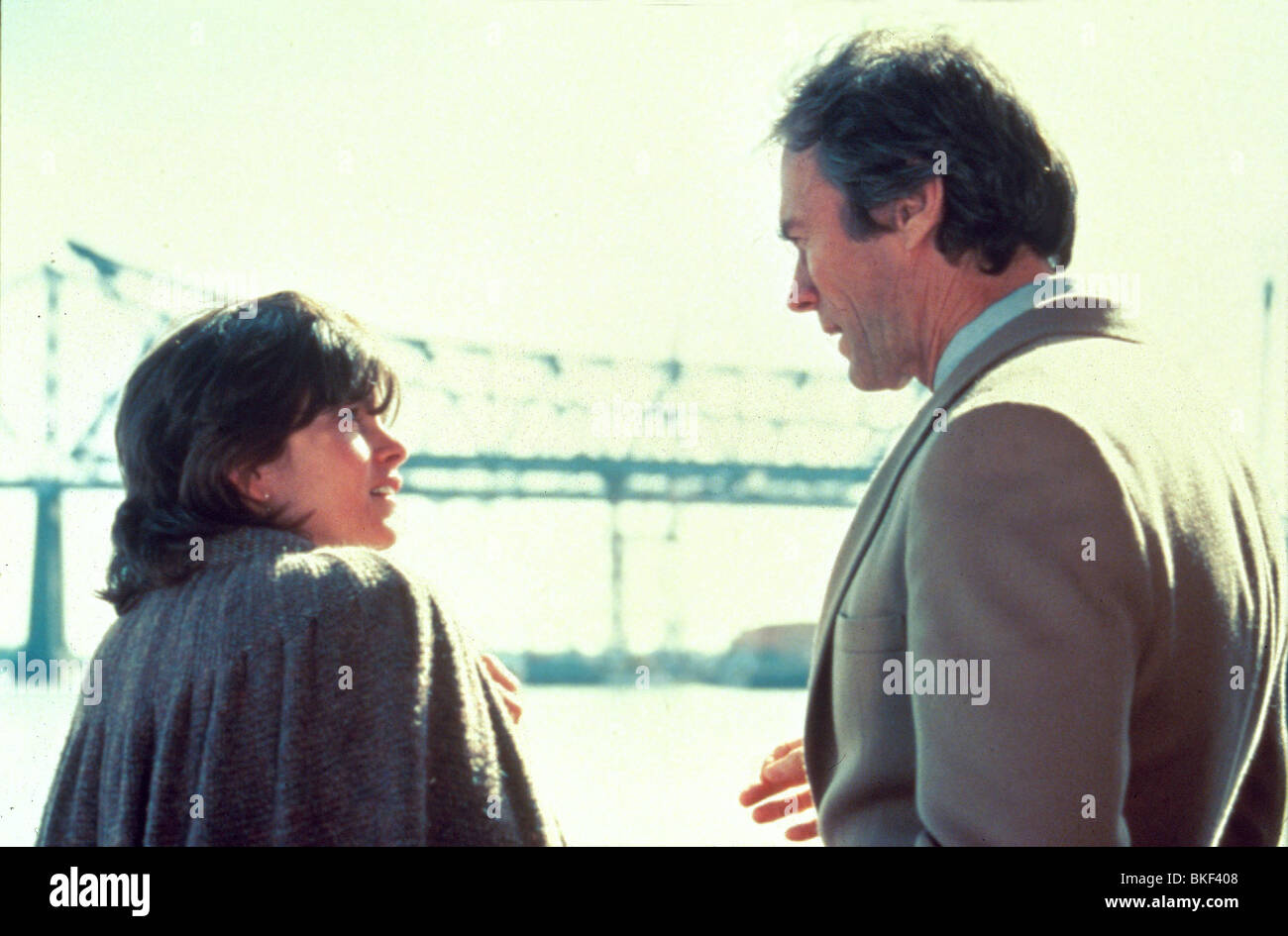 TIGHTROPE (1984) GENEVIEVE BUJOLD, CLINT EASTWOOD TGR 018 Stock Photo