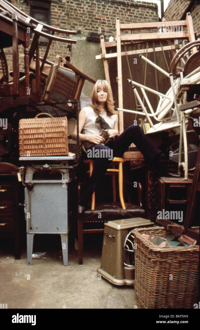 UP THE JUNCTION (1967) SUZY KENDALL UTJ 001 Stock Photo
