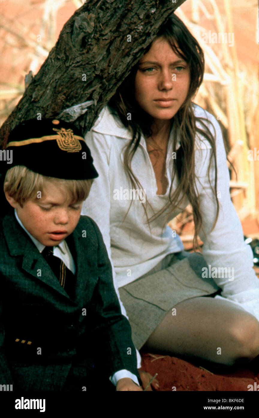 WALKABOUT (1970) LUCIEN JOHN, JENNY AGUTTER WKAB 037 R Stock Photo