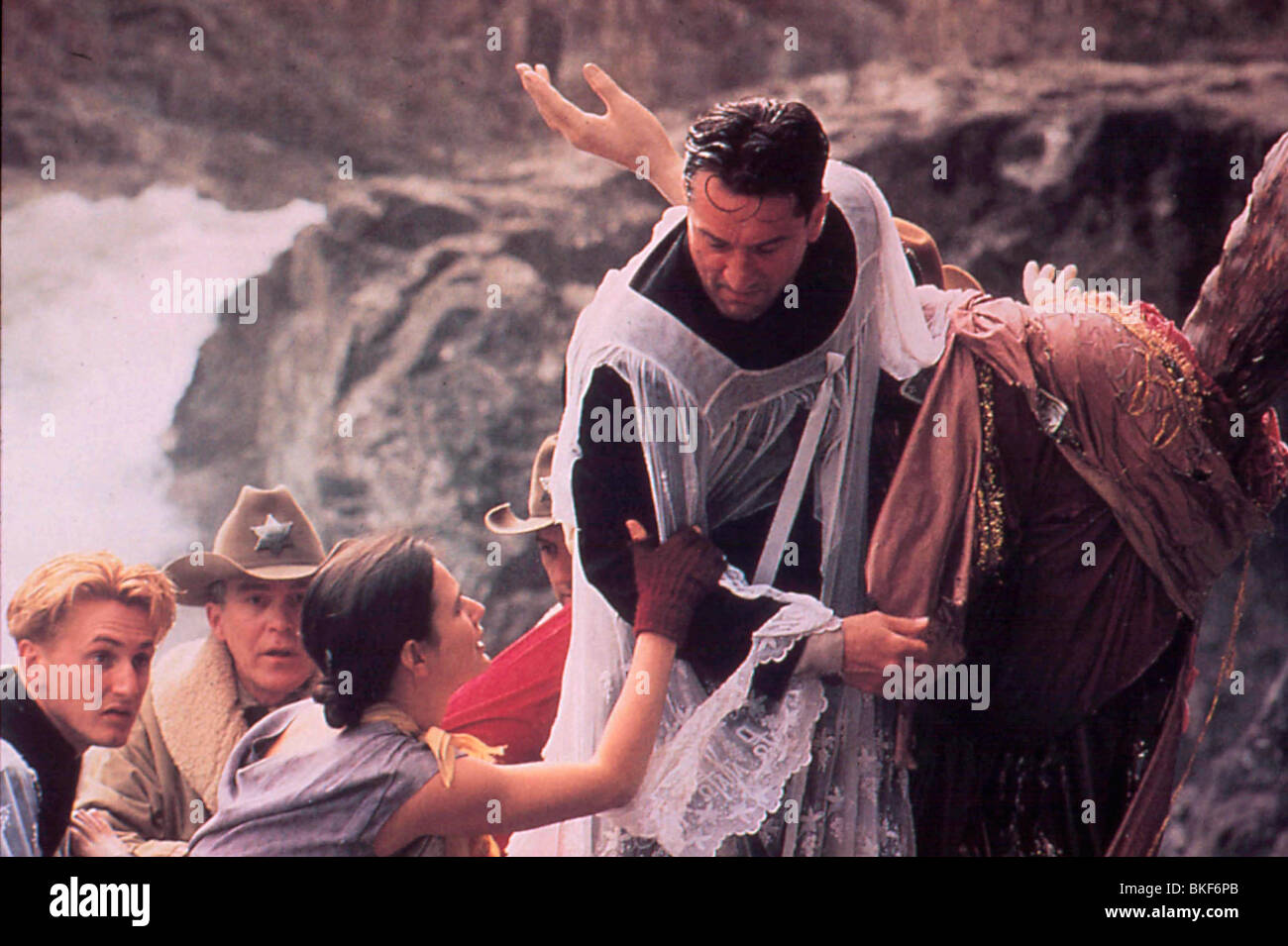 WE'RE NO ANGELS (1989) SEAN PENN, DEMI MOORE, ROBERT DE NIRO WNA 047