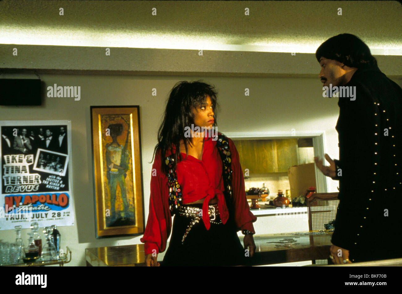 WHAT'S LOVE GOT TO DO WITH IT (1993) ANGELA BASSETT, LAURENCE FISHBURNE WLG 026 Stock Photo