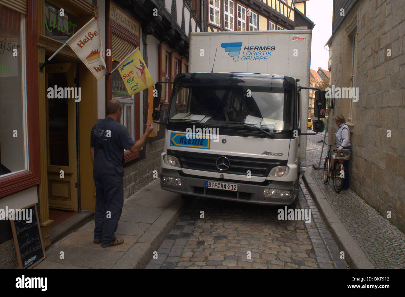 Narrow street car hi-res stock photography and images - Alamy