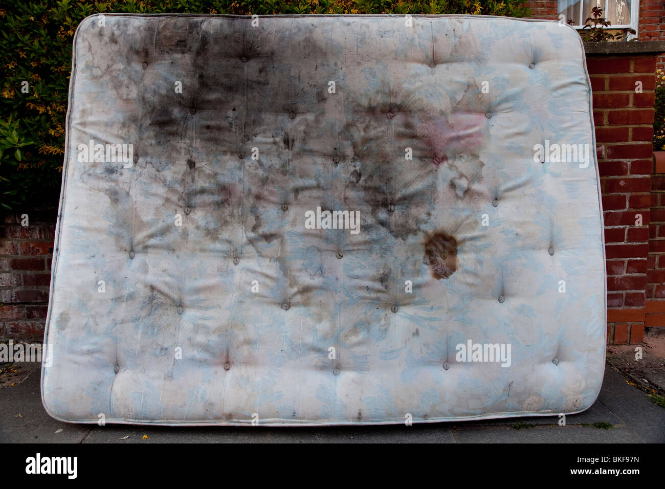 Dirty mattress left in a North London Street Stock Photo Alamy
