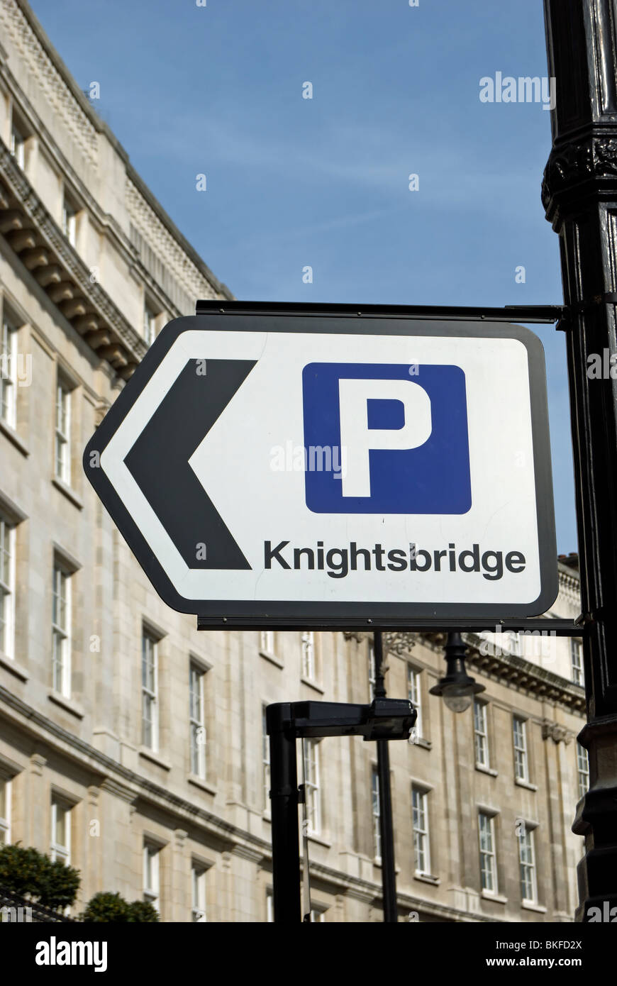 road sign indicating car parking for knightsbridge, in london, england