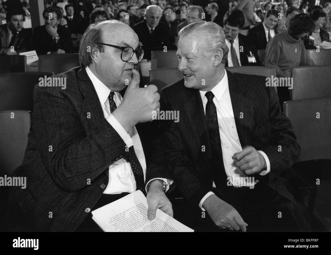 Streibl, Max, 6.1.1932 - 11.12.1998, German politician (CSU), Prime Minister of Bavaria 19.10.1988 - 27.5.1993, with chief editor of 'Bayernkurier' Wilfried Scharnagl, CSU party meeting, Munich, 22./23.11.1991, Stock Photo