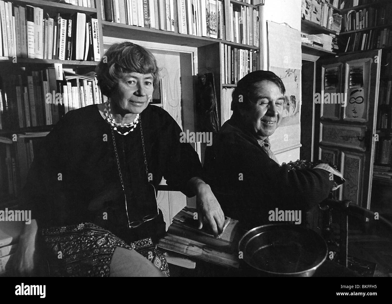 Buchheim, Lothar-Guenther, 6.2.1918 - 22.2.2007, German author / writer, painter, half length, with his wife, 1970s, Stock Photo