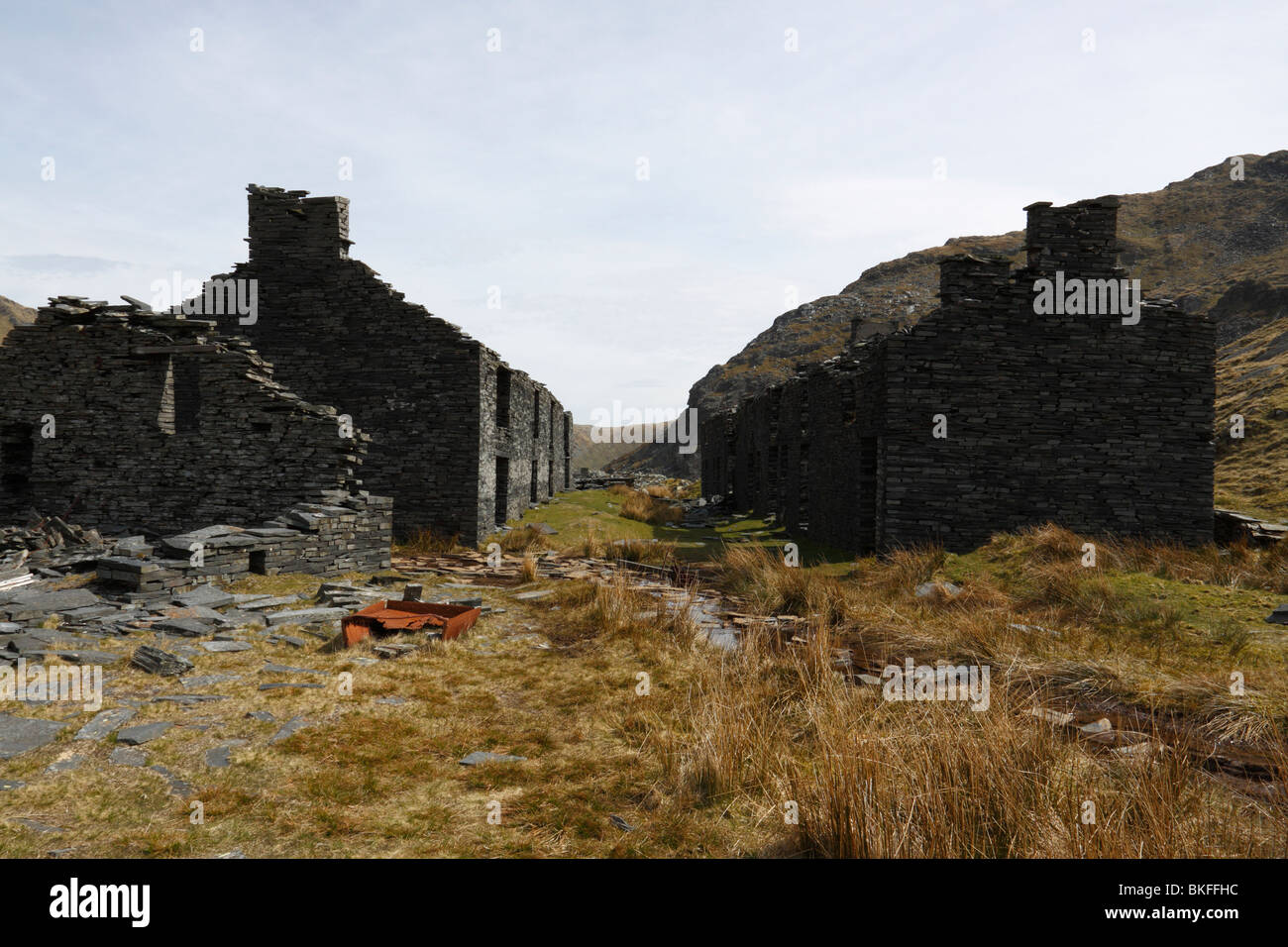 Ruined buildings in the former Rhosydd slate mine above Blaenau Ffestiniog, in the Moelwyn Mountains of Snowdonia, North Wales Stock Photo