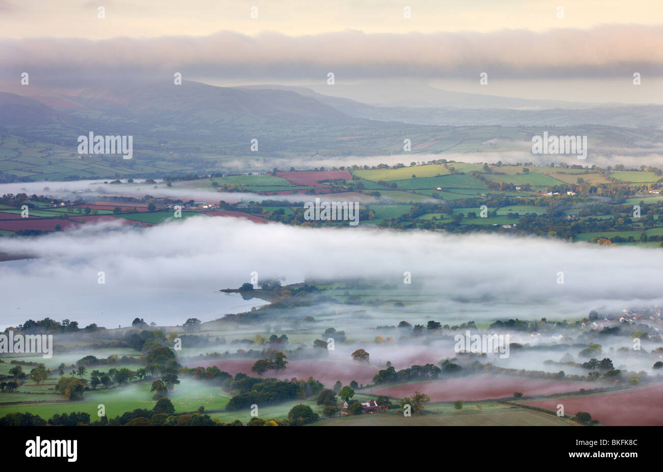 Rolling mist over lake hi-res stock photography and images - Alamy