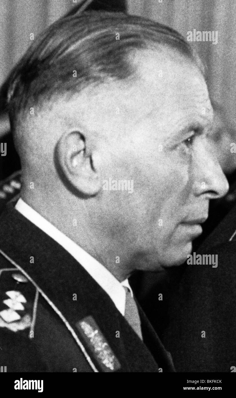 Heusinger, Adolf, 4.8.1897 - 30.11.1982, German general, Chairman of the Military Leadership Council of Federal Ministry of Defence 16.6.1955 - 1.6.1957, portrait, 4.1.1957, , Stock Photo