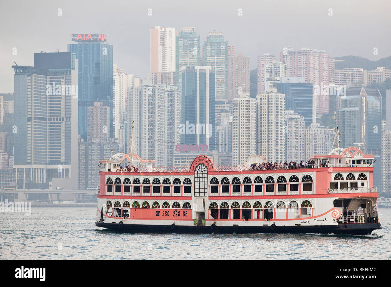 Tourist cruise boat sailing through Hong Kong Harbour Stock Photo Alamy