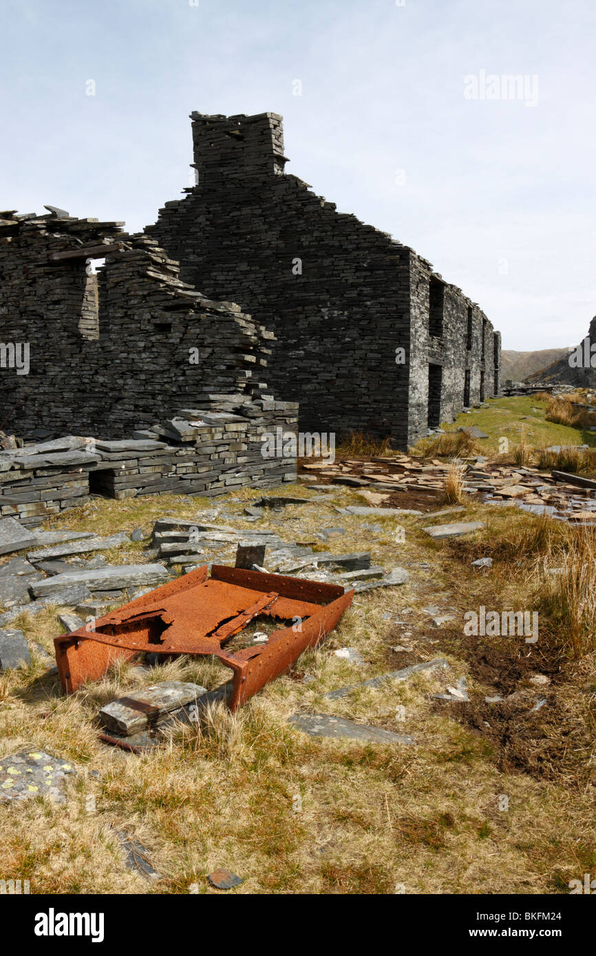 Ruined buildings in the former Rhosydd slate mine above Blaenau Ffestiniog, in the Moelwyn Mountains of Snowdonia, North Wales Stock Photo