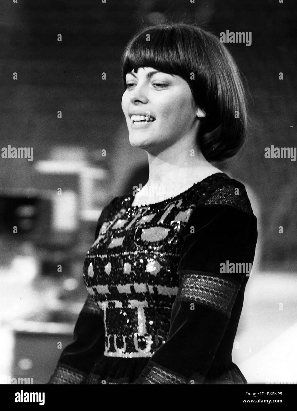 Mathieu, Mireille, * 22.7.1946, French singer, half length, during a show, 1970s, Stock Photo