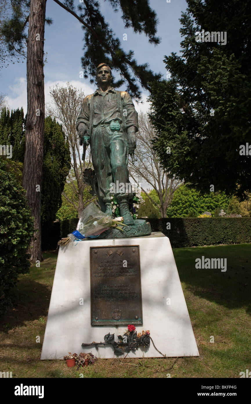 Paris, France, World War1  Public Sculpture, War Monument in Pere Lachaise Cemetery, Russian Fighters Memorial Statue Stock Photo