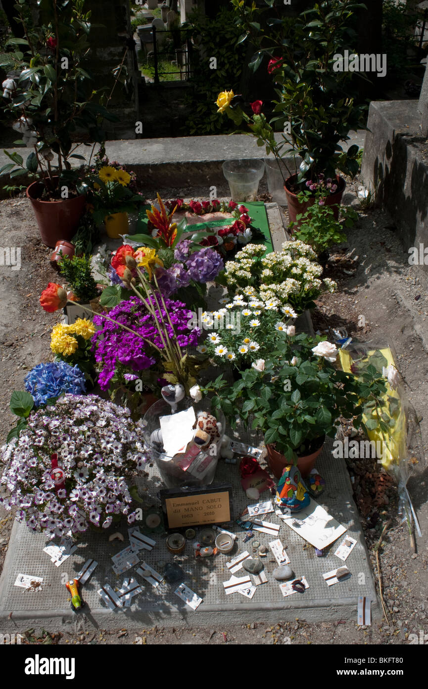 Paris, France, Flowers on French SInger's Tomb, Pere Lachaise Cemetery, "Mano Solo" "Emmanuel Cabut" Stock Photo