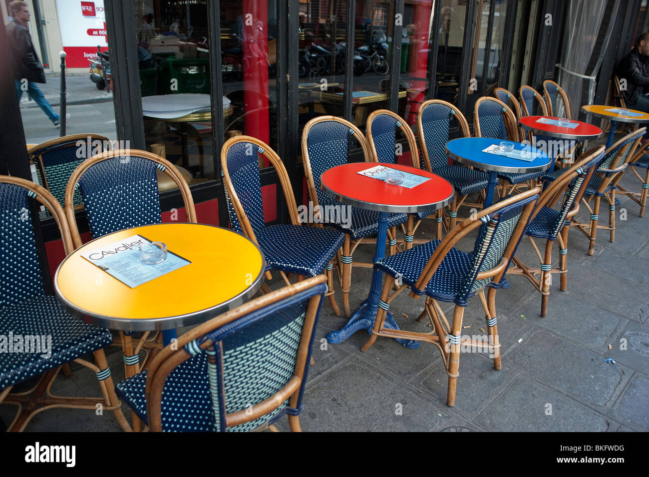 Paris café terrace sidewalk chairs hi-res stock photography and images -  Alamy