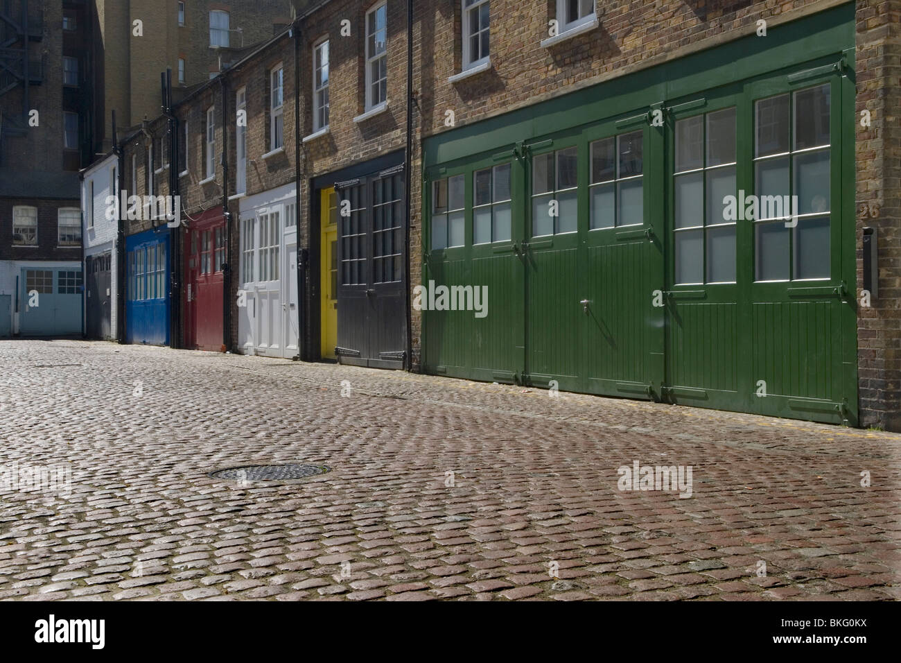 Cobbled Mews street. Traditional mews housing London. Cromwell Mews London SW7 UK. HOMER SYKES Stock Photo