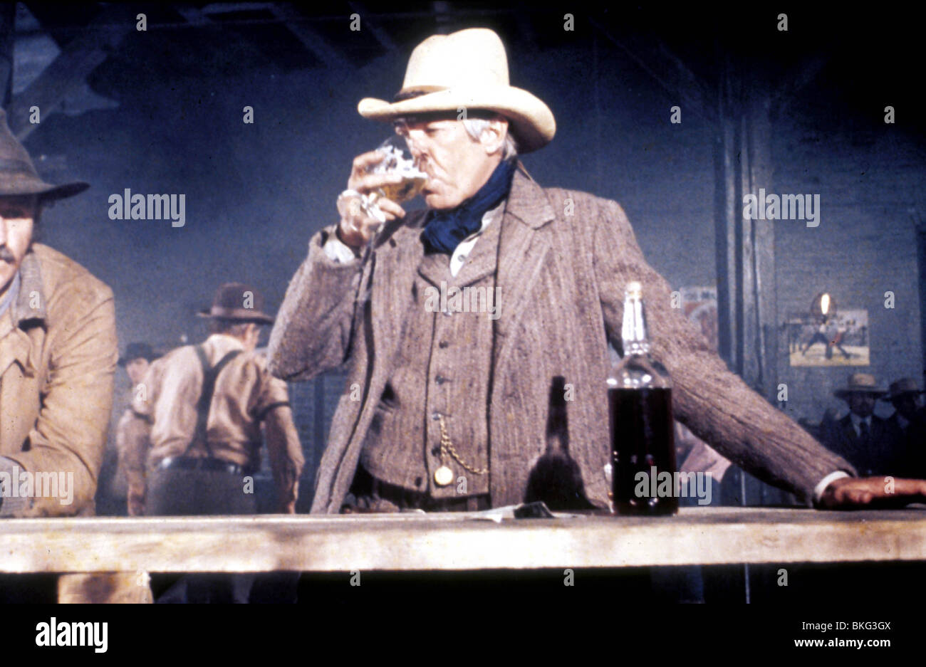 BITE THE BULLET (1975) JAMES COBURN BTBL 001 Stock Photo