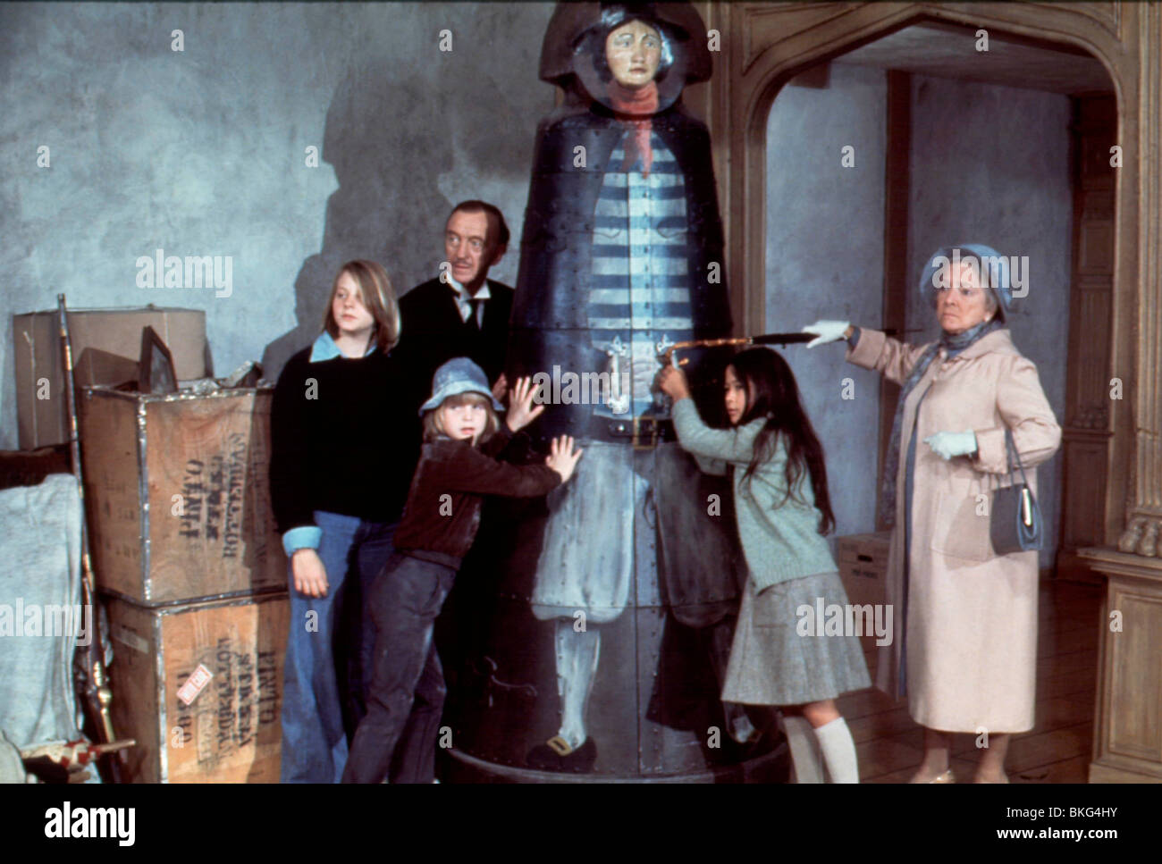 CANDLESHOE (1977) JODIE FOSTER, DAVID NIVEN, HELEN HAYES CNSH 023 Stock