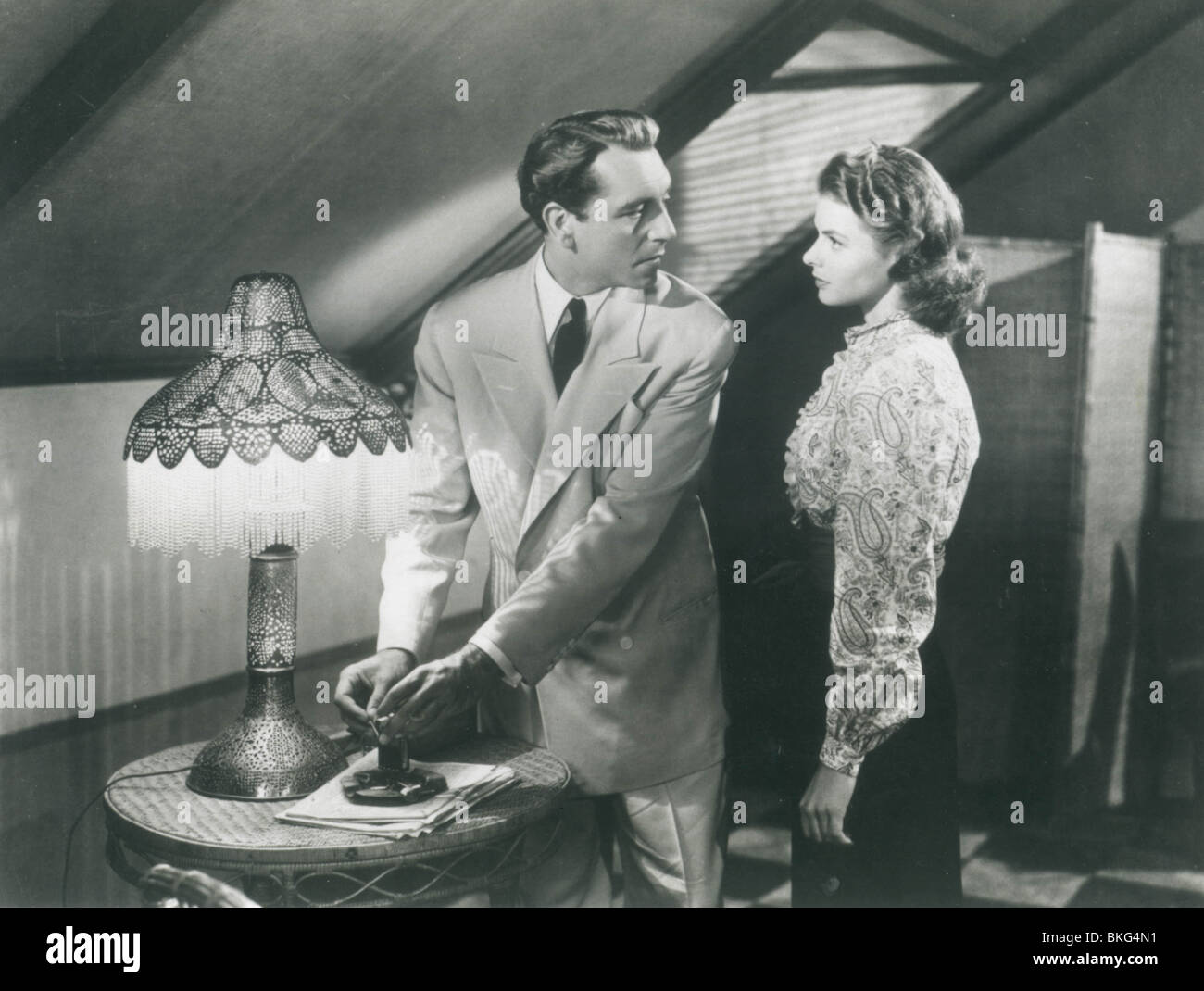 CASABLANCA (1942) PAUL HENREID, INGRID BERGMAN CAS 013P Stock Photo Alamy