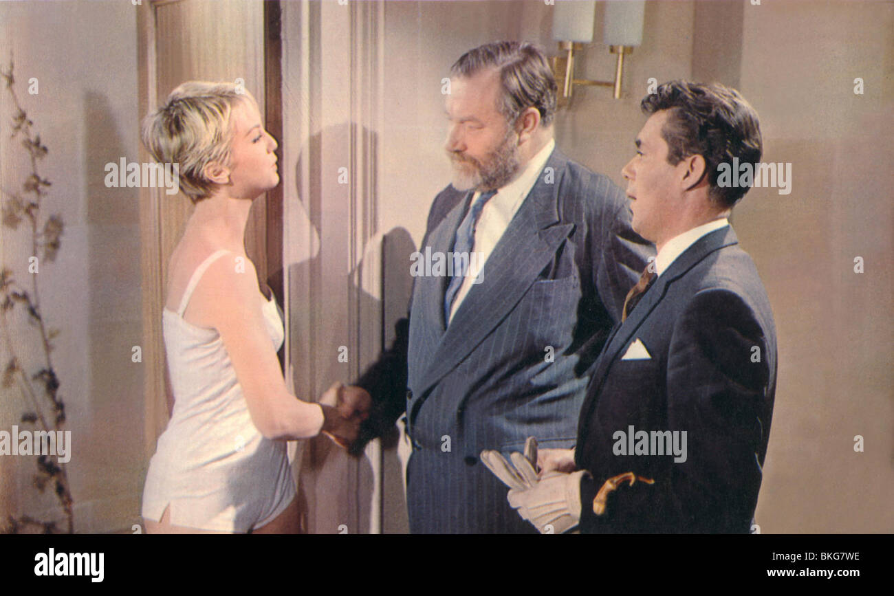 DOCTOR IN DISTRESS (1963) MYLENE DEMONGEOT, JAMES ROBERTSON JUSTICE, DIRK BOGARDE DID 007FOH Stock Photo