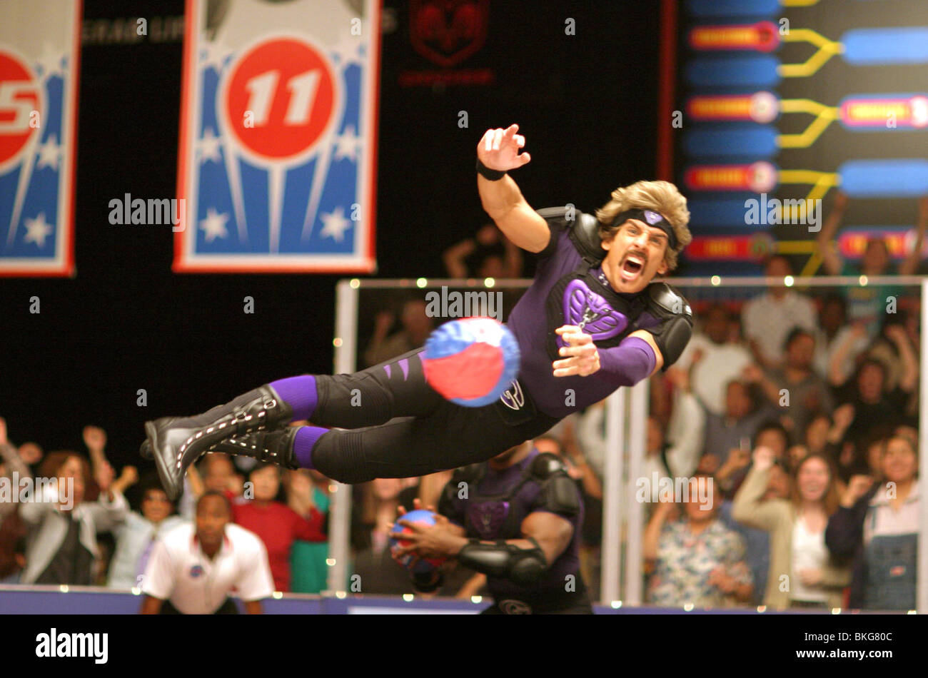 DODGEBALL (2004) DODGEBALL: A TRUE UNDERDOG STORY (ALT) BEN STILLER DGEB 001-005 Stock Photo