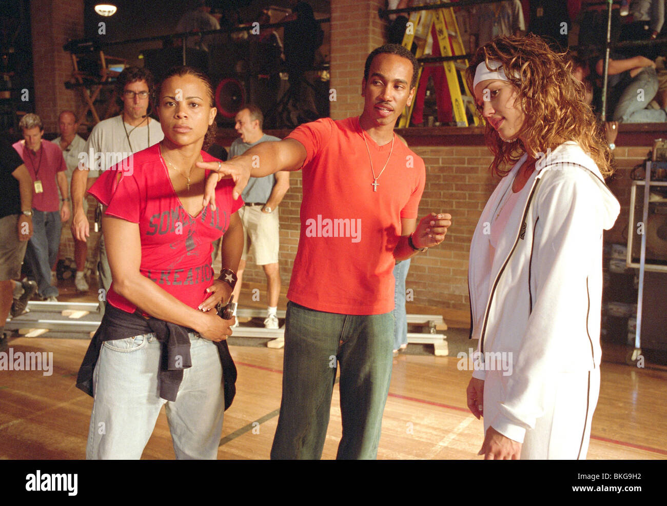 FILMING PRODUCTION (ALT) LOCATION (ALT) BEHIND THE SCENES (ALT) ON SET (ALT) O/S 'HONEY' (2003) WITH LAURIEANN GIBSON, BILLE Stock Photo